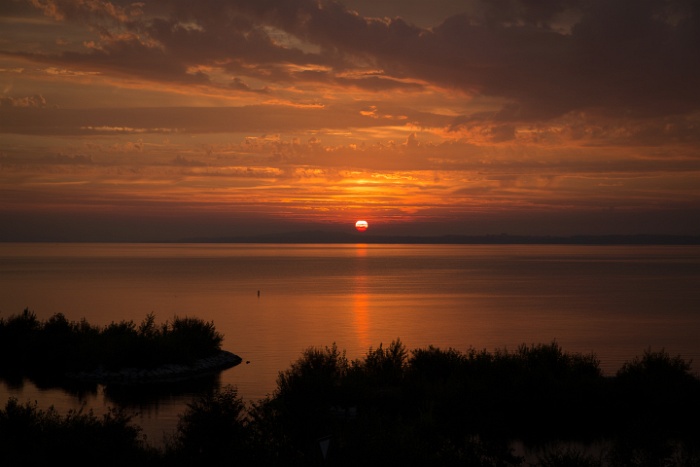 Lever de soleil sur le lac de Neuchâtel - 001